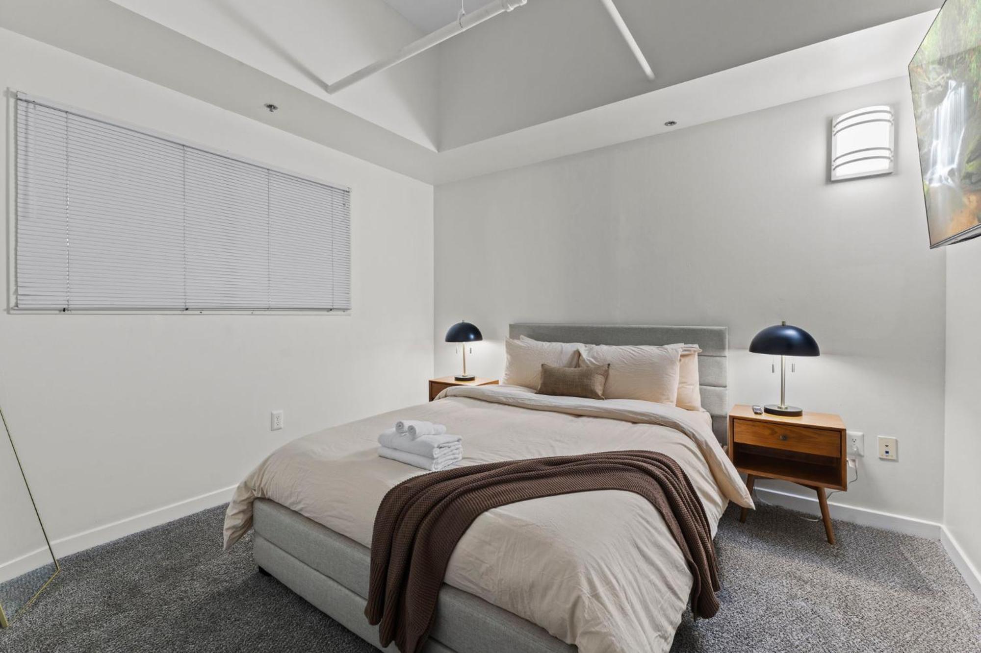 Indy Metro Stay - Sleeps 8 - Skywalk Access - Monument Circle Indianapolis Eksteriør bilde