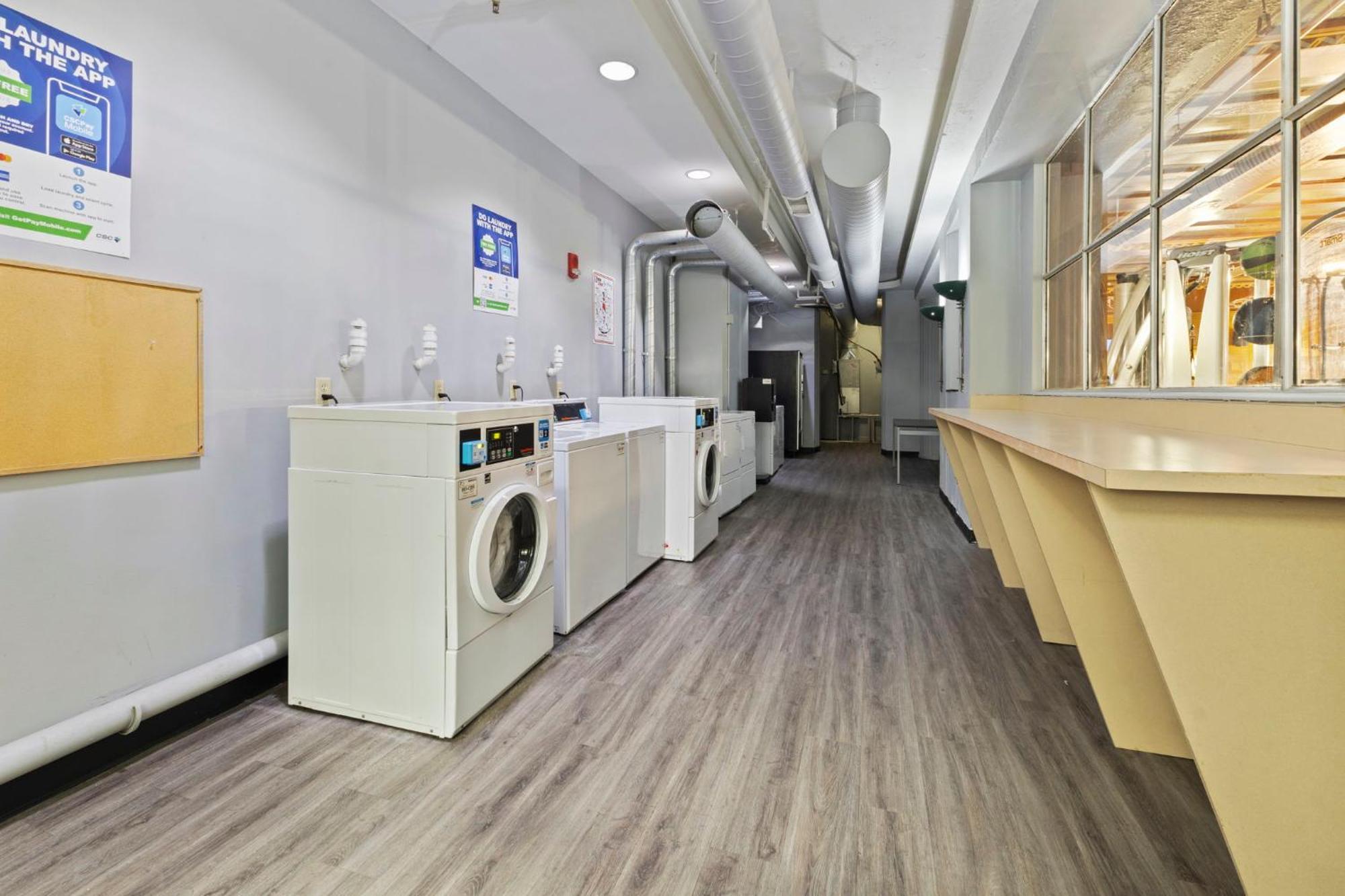 Indy Metro Stay - Sleeps 8 - Skywalk Access - Monument Circle Indianapolis Eksteriør bilde