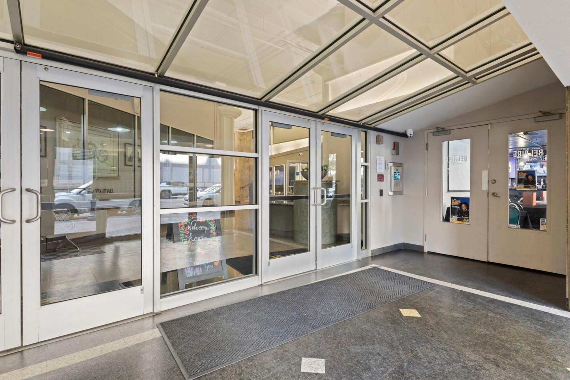 Indy Metro Stay - Sleeps 8 - Skywalk Access - Monument Circle Indianapolis Eksteriør bilde