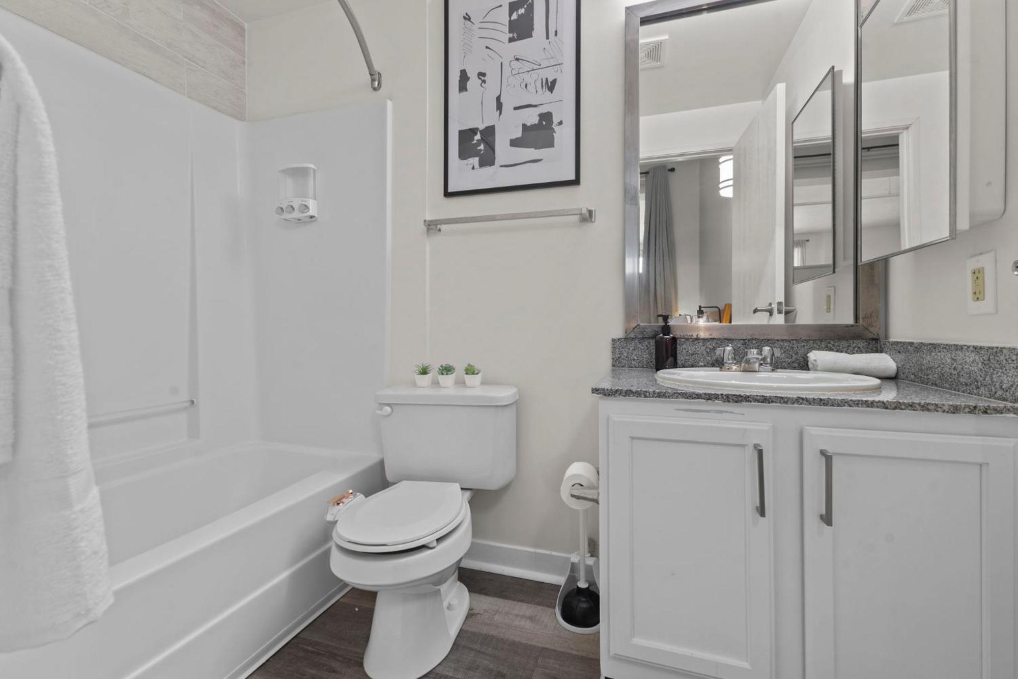 Indy Metro Stay - Sleeps 8 - Skywalk Access - Monument Circle Indianapolis Eksteriør bilde