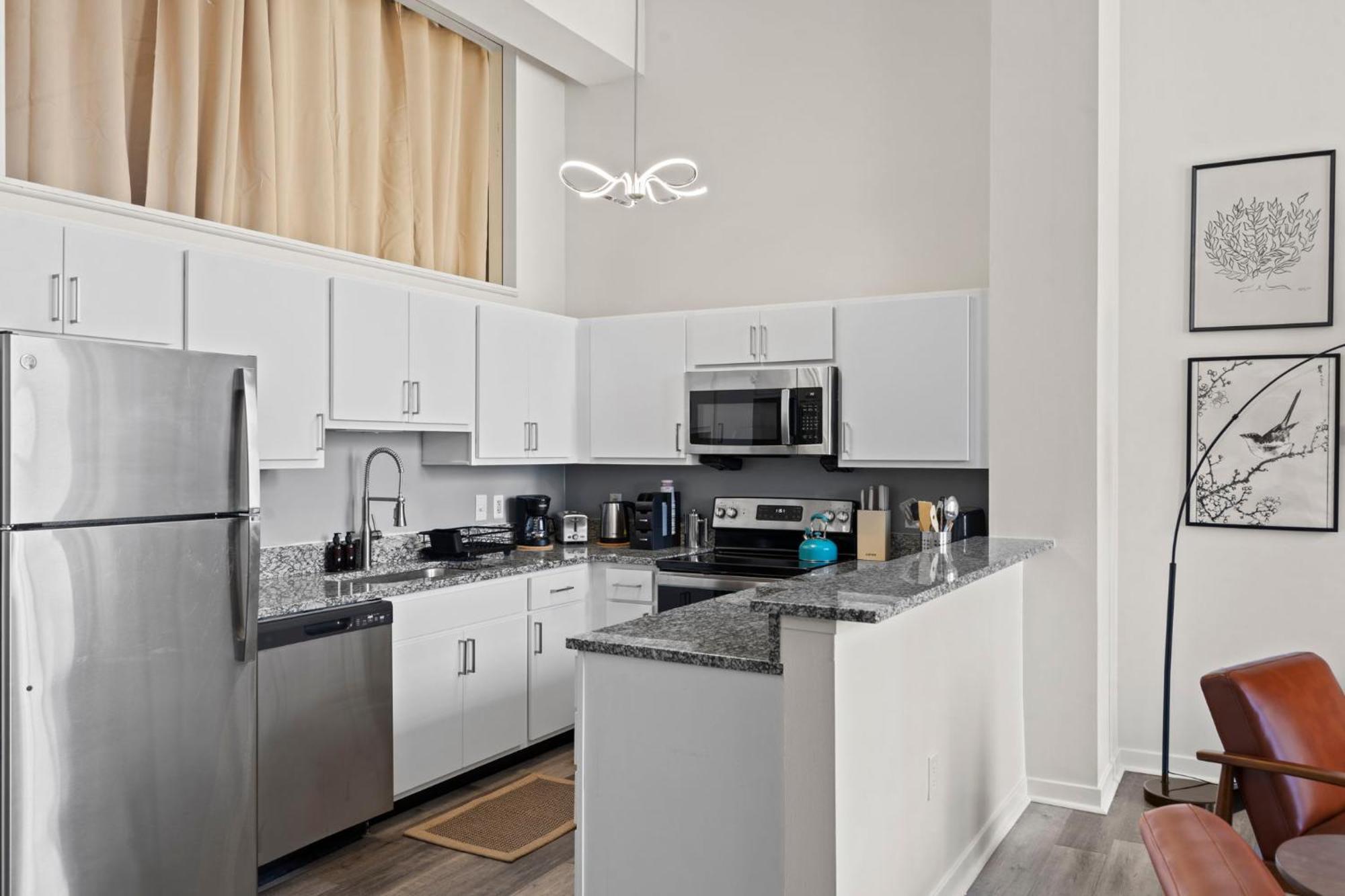 Indy Metro Stay - Sleeps 8 - Skywalk Access - Monument Circle Indianapolis Eksteriør bilde