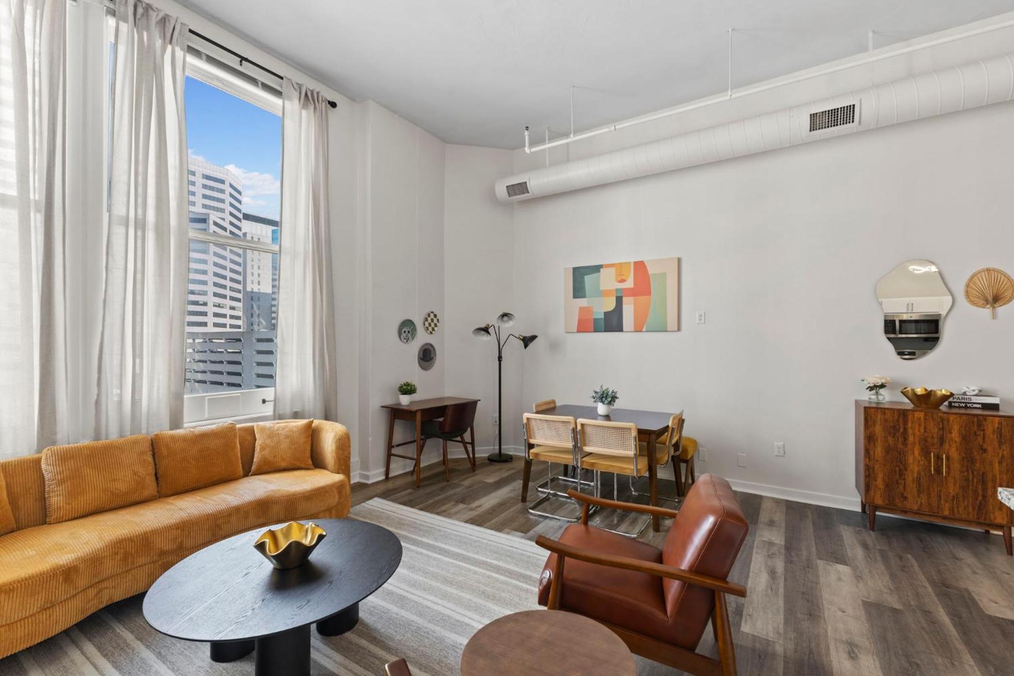 Indy Metro Stay - Sleeps 8 - Skywalk Access - Monument Circle Indianapolis Eksteriør bilde