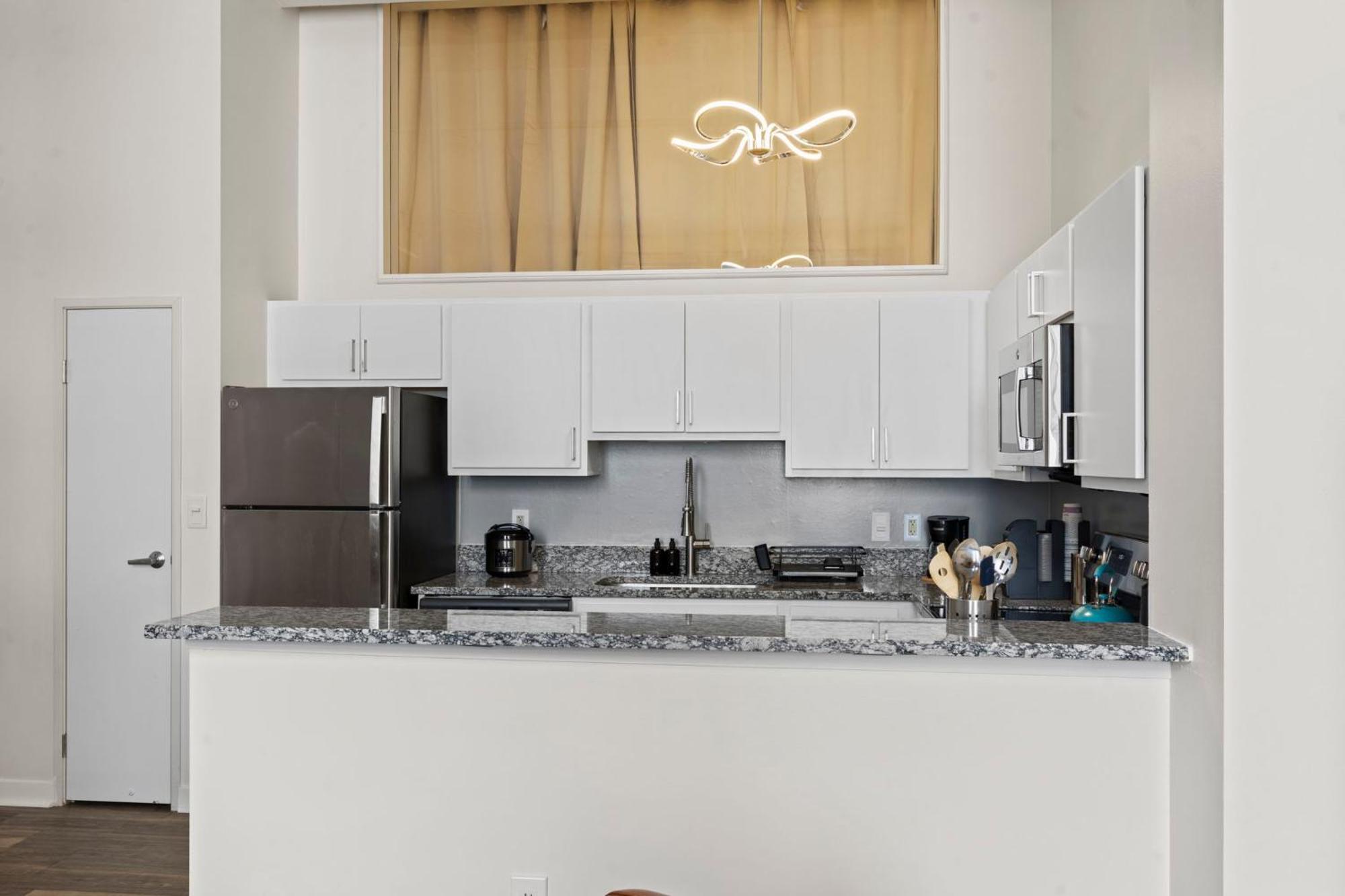 Indy Metro Stay - Sleeps 8 - Skywalk Access - Monument Circle Indianapolis Eksteriør bilde
