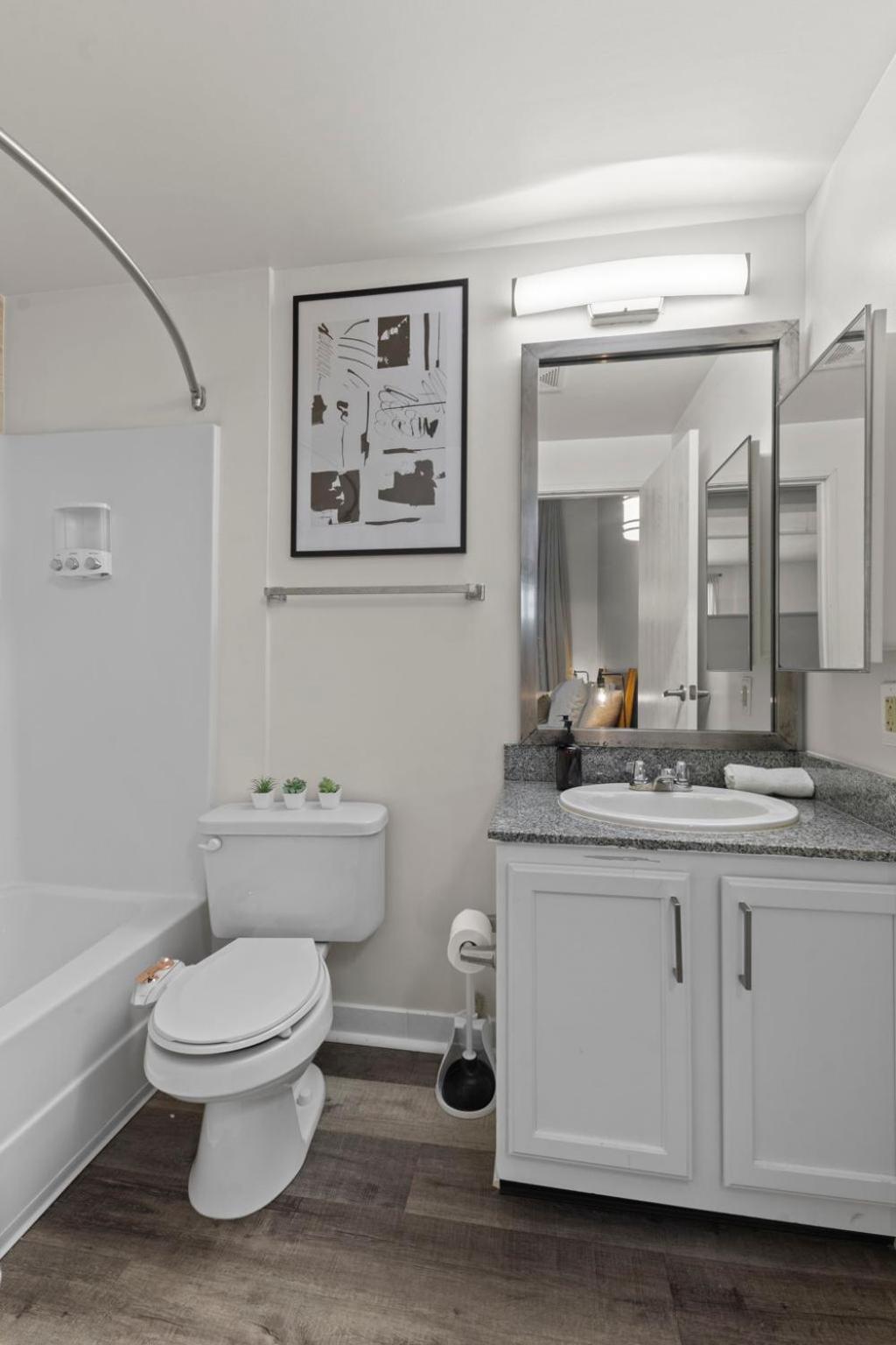 Indy Metro Stay - Sleeps 8 - Skywalk Access - Monument Circle Indianapolis Eksteriør bilde