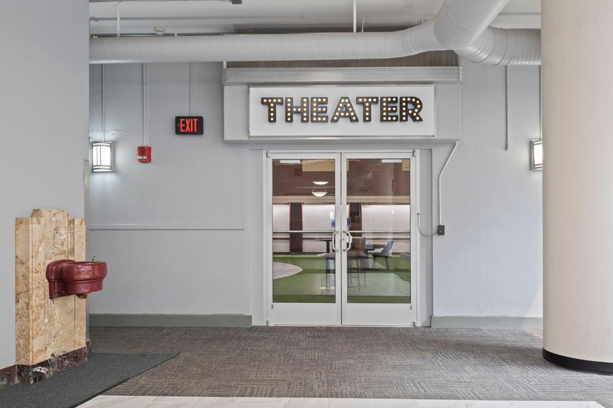 Indy Metro Stay - Sleeps 8 - Skywalk Access - Monument Circle Indianapolis Eksteriør bilde